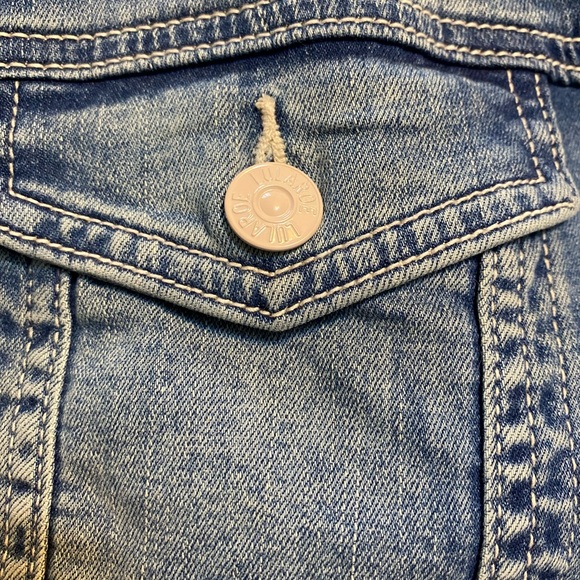 LuLaRoe Jaxon Embroidered Roses on Denim Jacket EUC 3XL - Picture 6 of 7